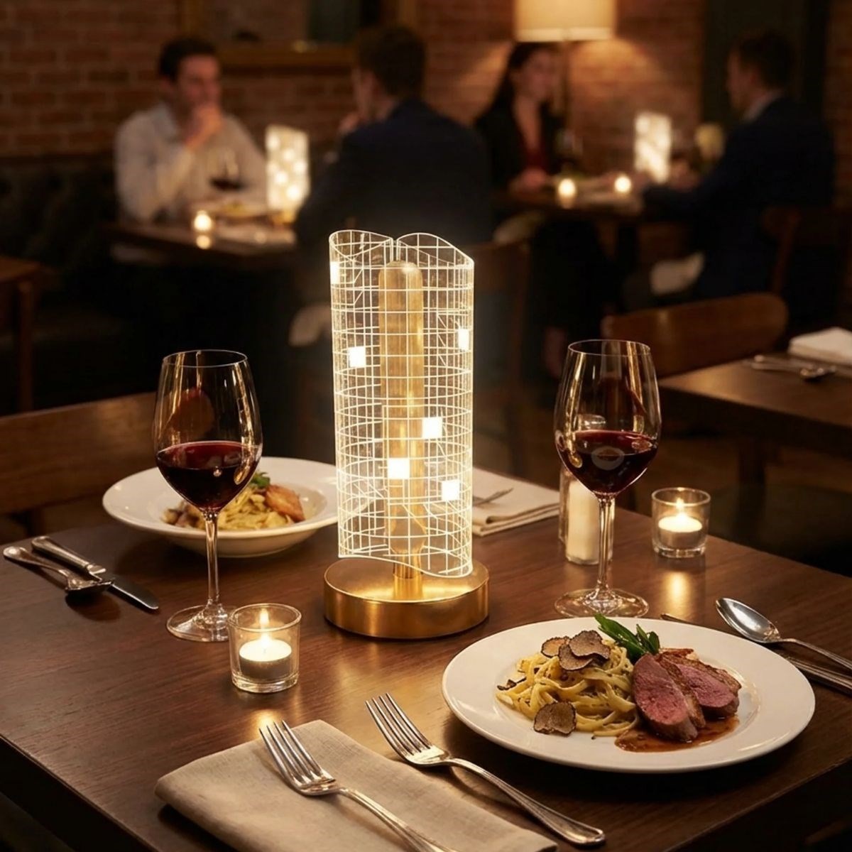 Dalgalı Silindirik Kristal Kareli Model LED Masa Lambası – G