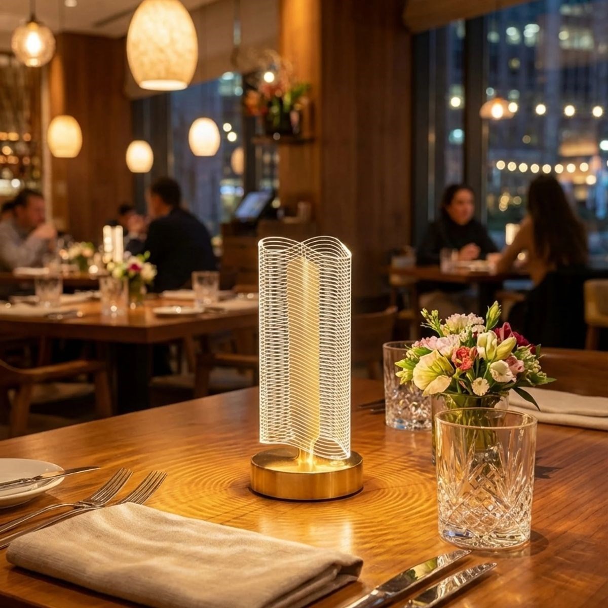 Dalgalı Silindirik Kristal Çizgili Model LED Masa Lambası –