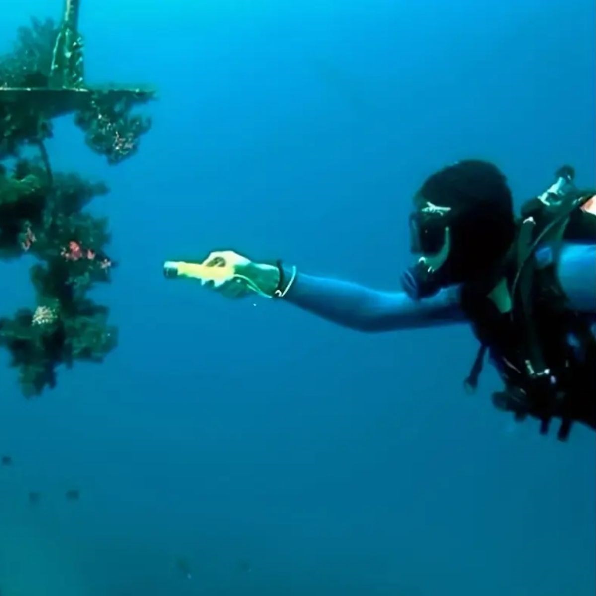 Super Bright LED Underwater Diving Flashlight – Portable, Waterproof & Shockproof #4