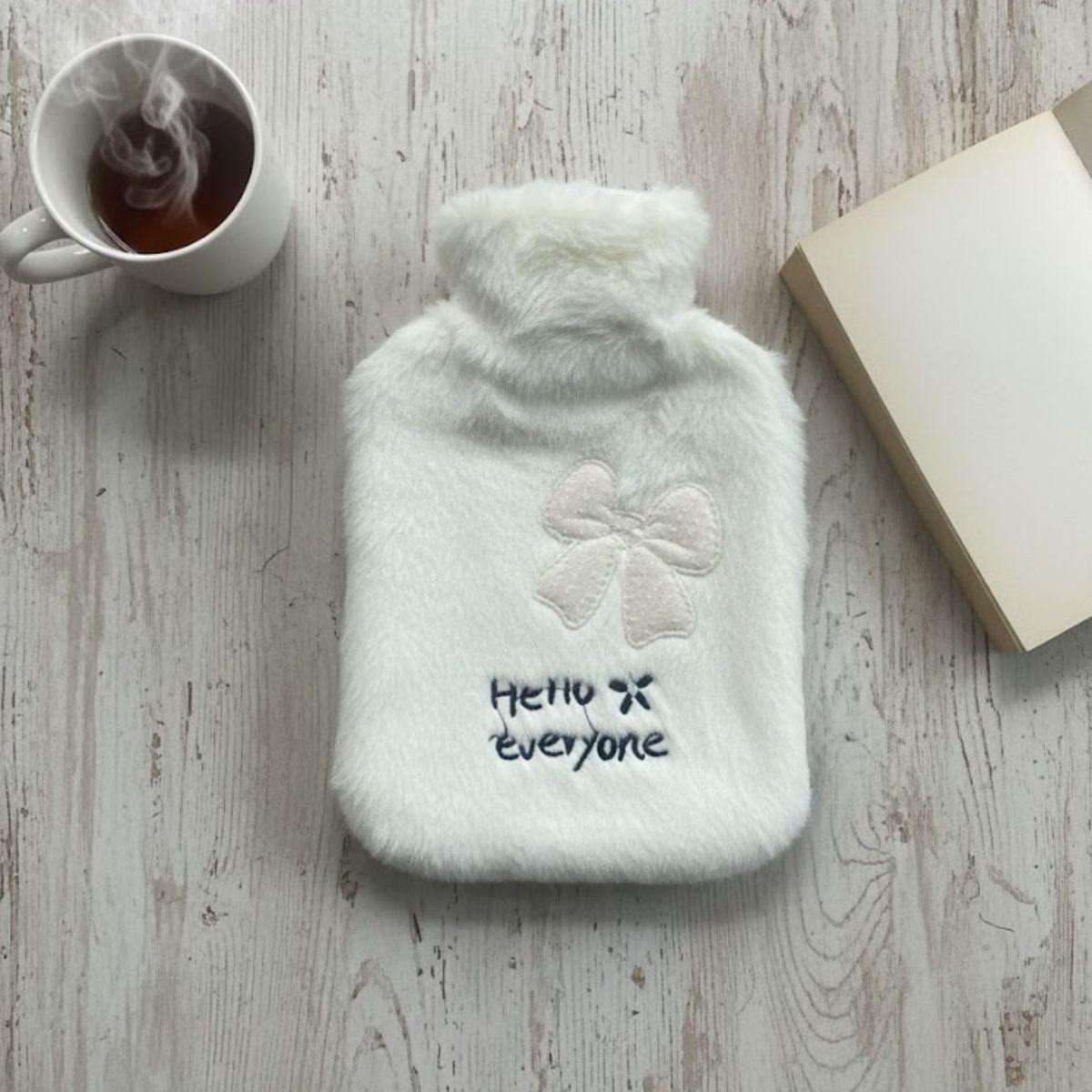 Hello Everyone Yazılı Kurdeleli Beyaz Peluş Sıcak Su Torbası
