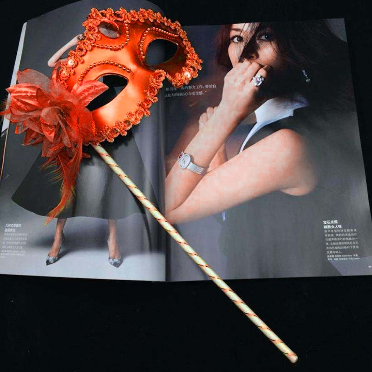 Kırmızı Işıltılı Tutmalı Fotoğraf Çekimi Maskesi 18x29 cm (5563) #4