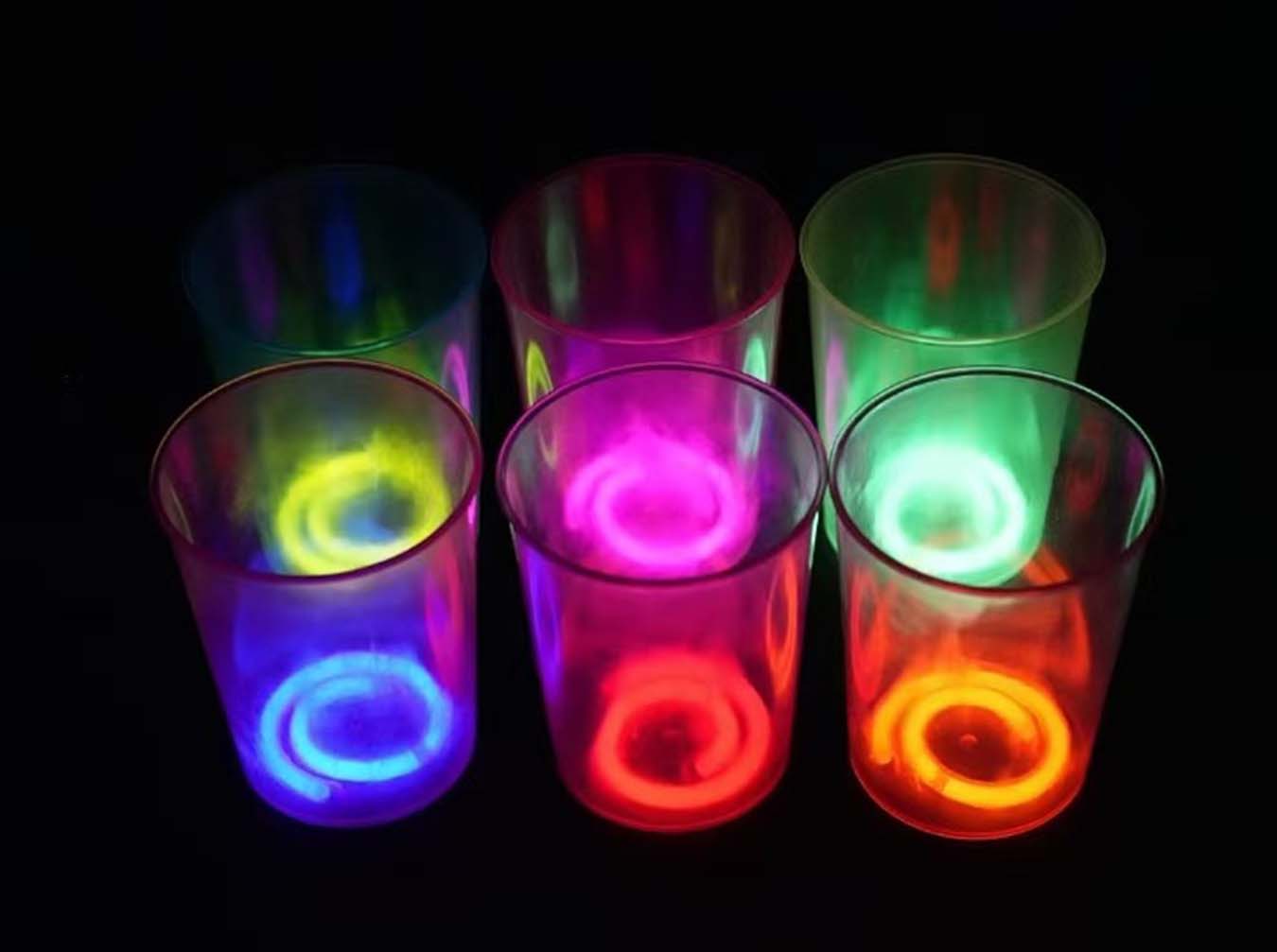 Karanlıkta Yanan Gece Işığı Mega Glow Bardaklar 8 Adet 8.5 x 10.5 cm (5563) #4