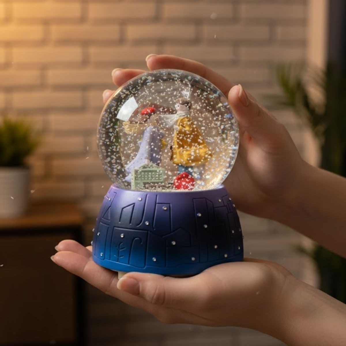 LED-Schneekugel mit Musik & Licht – Romantische Schneekügelchen für zwei #4